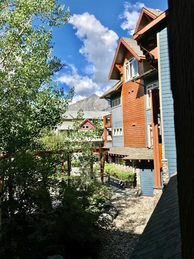 Luxurious & Spacious Mountain Retreat Canmore Dış mekan fotoğraf